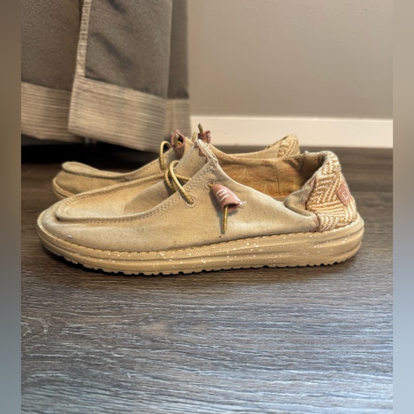 Hey Dude Womens Wendy Shoes - Picture 1 of 3